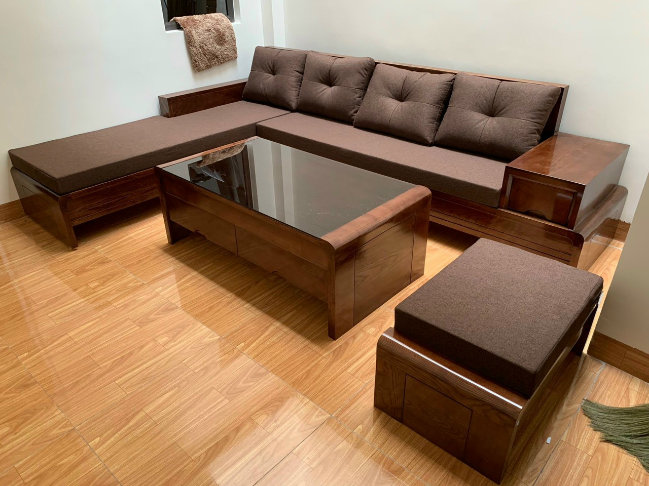 Ghế sofa gỗ đẹp là lựa chọn hoàn hảo cho không gian cổ điển, gần gũi với thiên nhiên